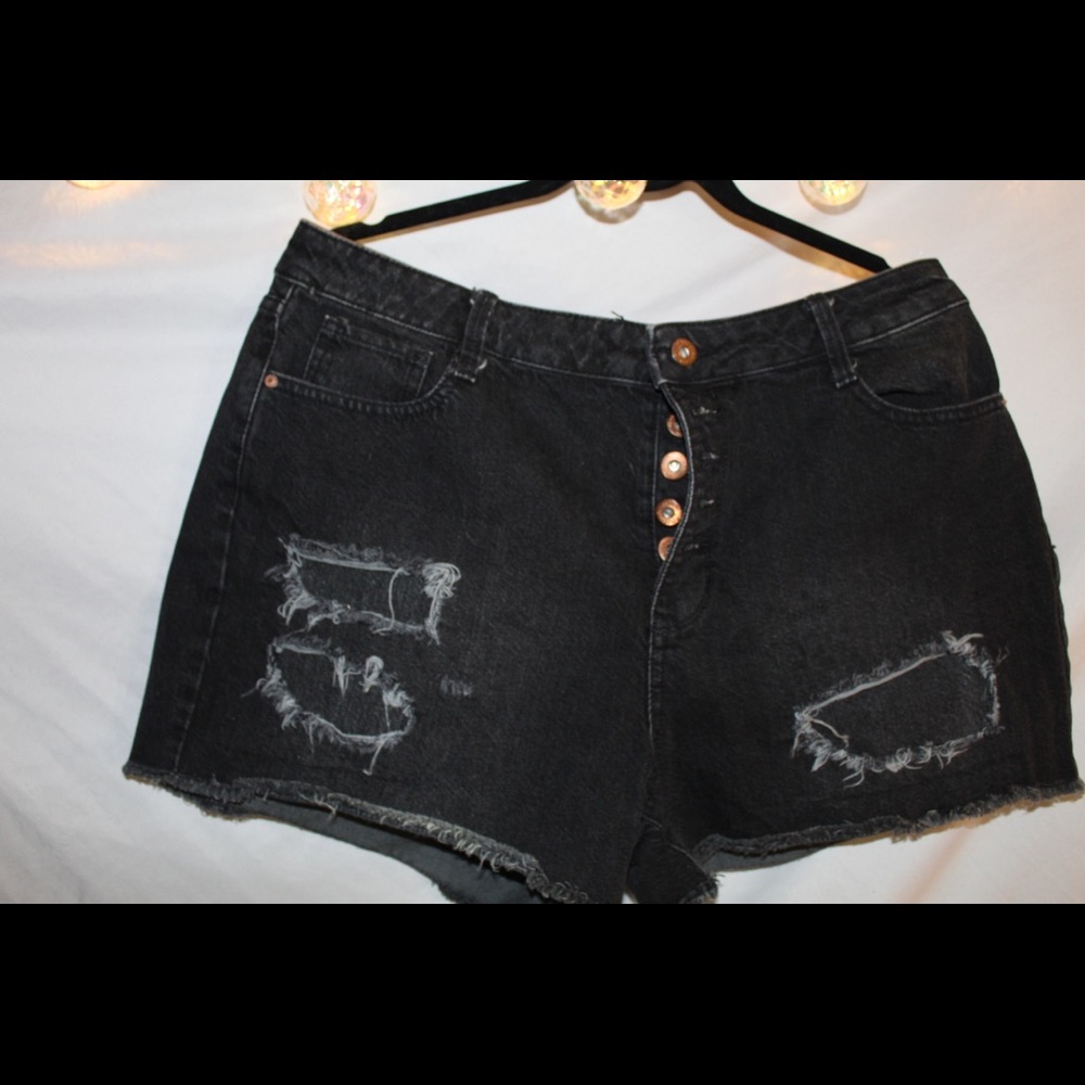 Black distressed Arizona jean shorts size 17.